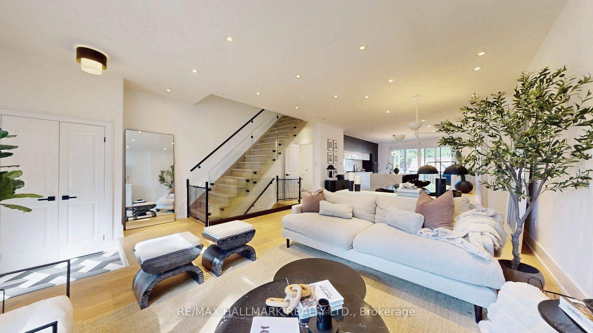Photo 4 of 33 Kimberley Avenue, Toronto, East End-Danforth — HOMEH