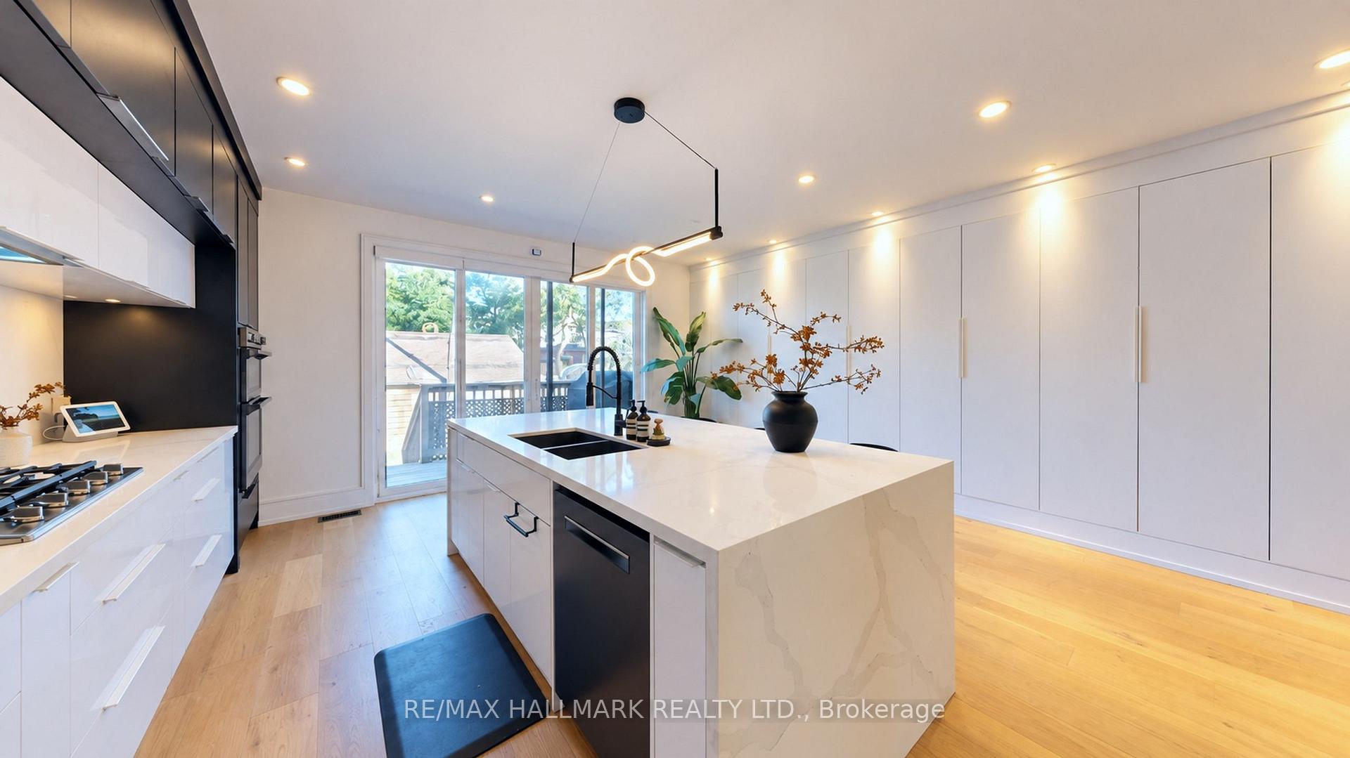 Photo 15 of 33 Kimberley Avenue, Toronto, East End-Danforth — HOMEH