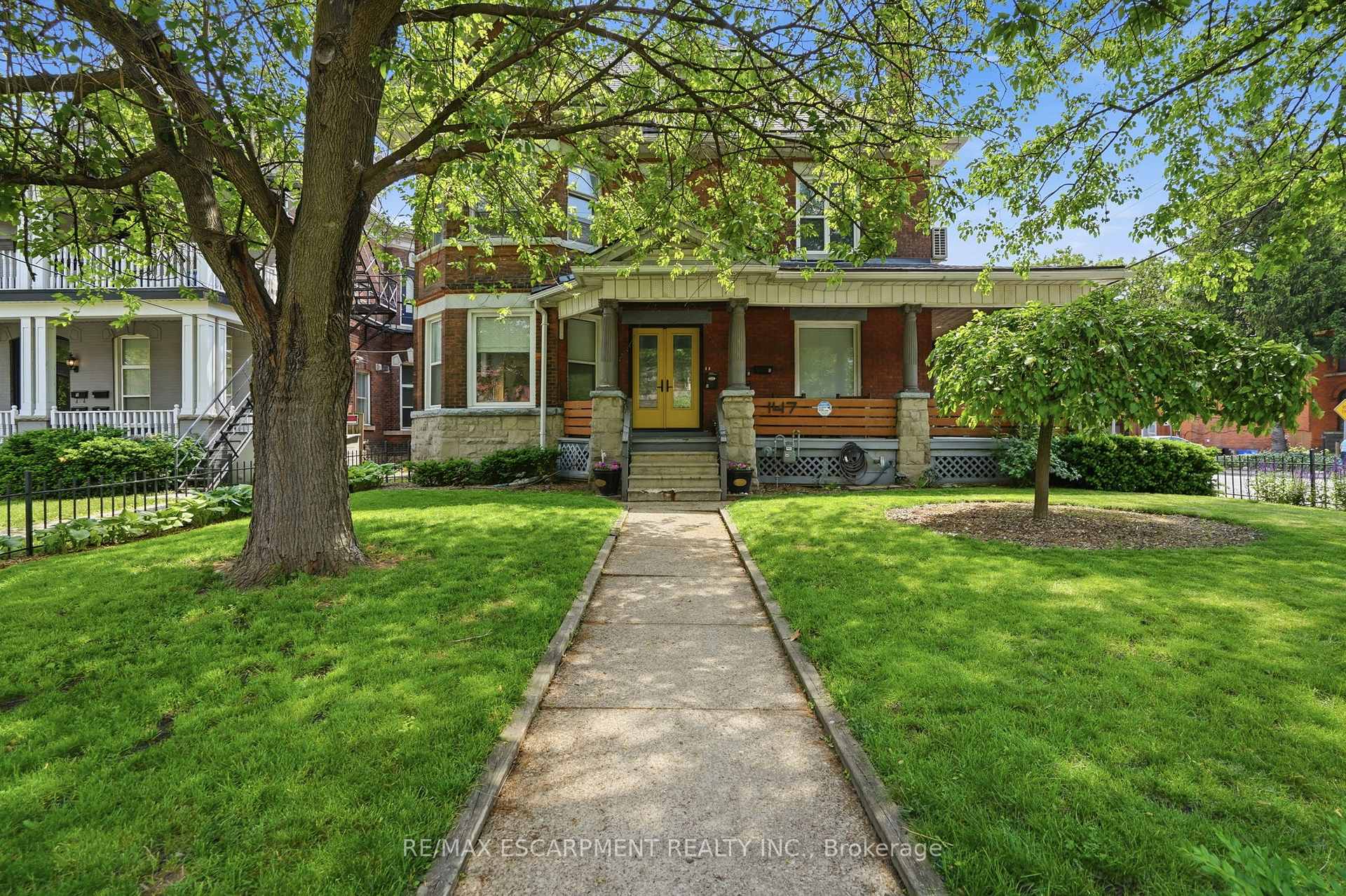 Photo of 147 Emerald Street S