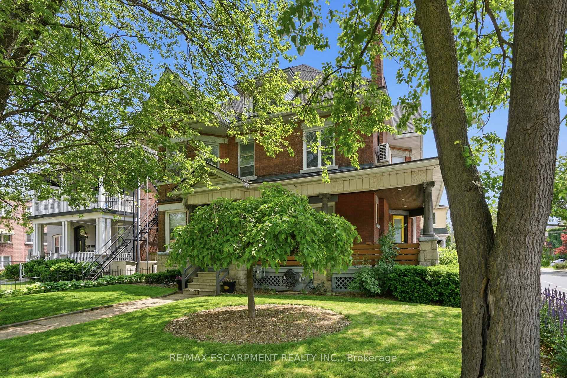 Photo 2 of 147 Emerald Street S, Hamilton, Stinson — HOMEH