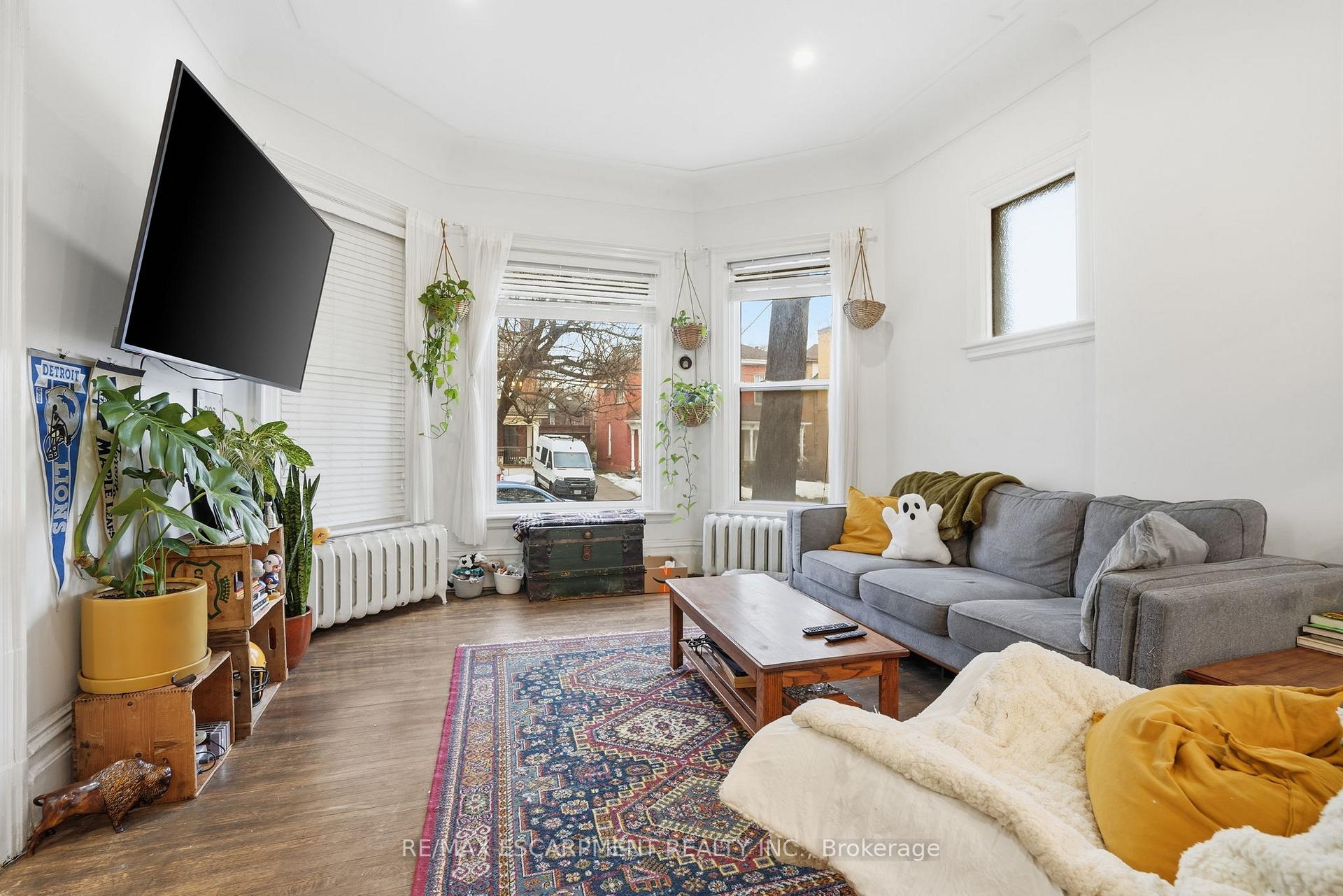 Photo 9 of 147 Emerald Street S, Hamilton, Stinson — HOMEH