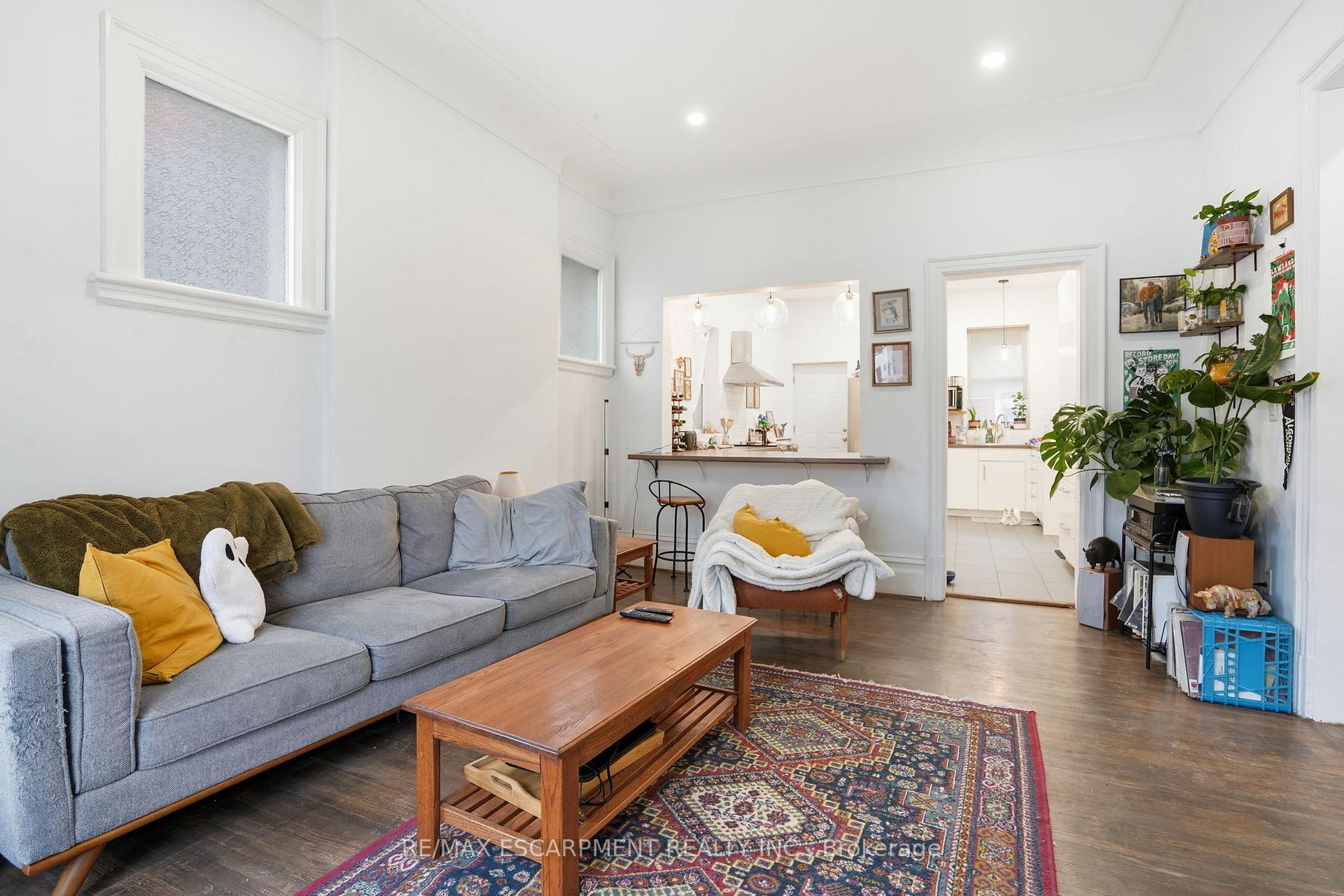 Photo 10 of 147 Emerald Street S, Hamilton, Stinson — HOMEH