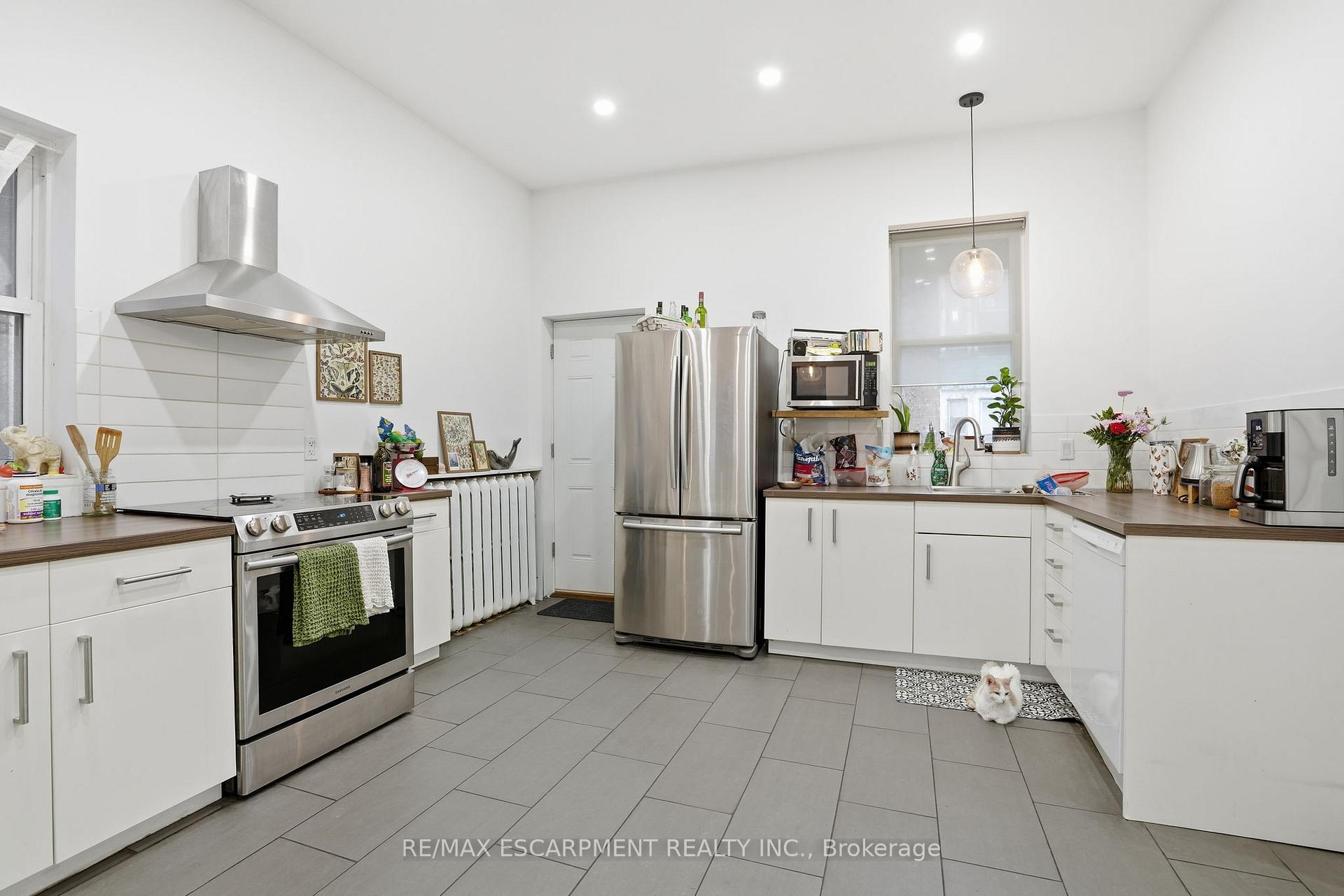 Photo 11 of 147 Emerald Street S, Hamilton, Stinson — HOMEH