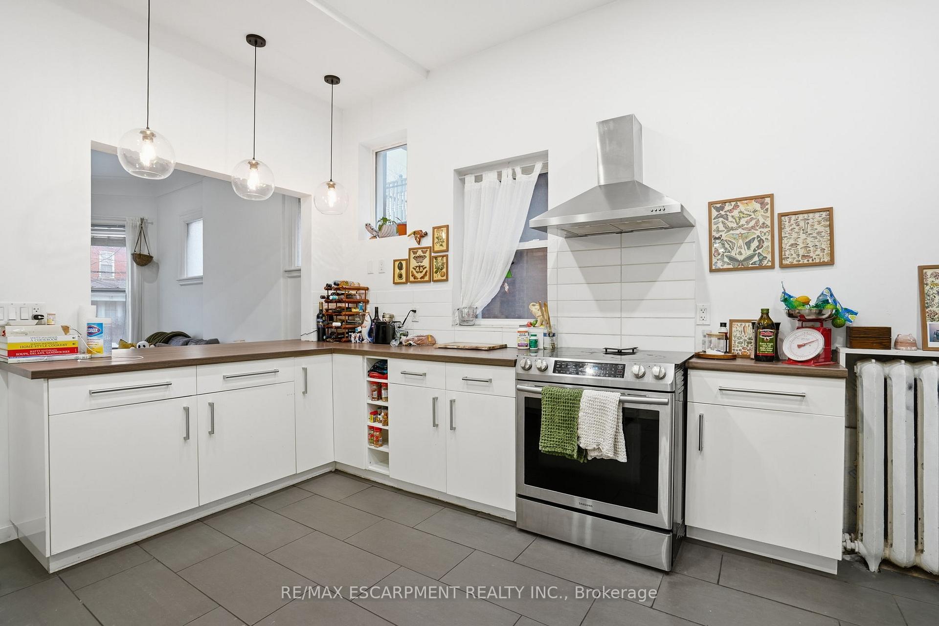 Photo 13 of 147 Emerald Street S, Hamilton, Stinson — HOMEH