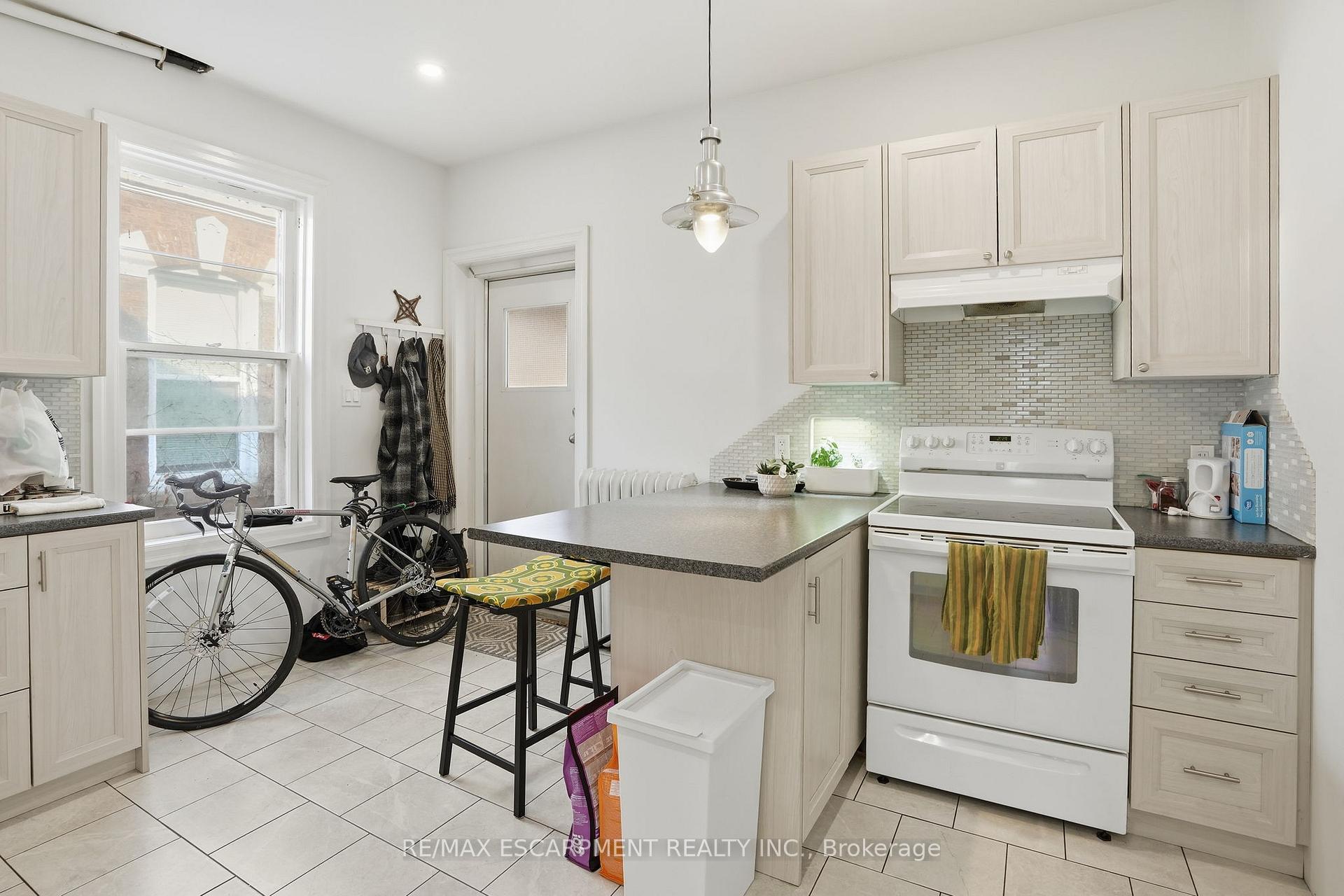 Photo 21 of 147 Emerald Street S, Hamilton, Stinson — HOMEH