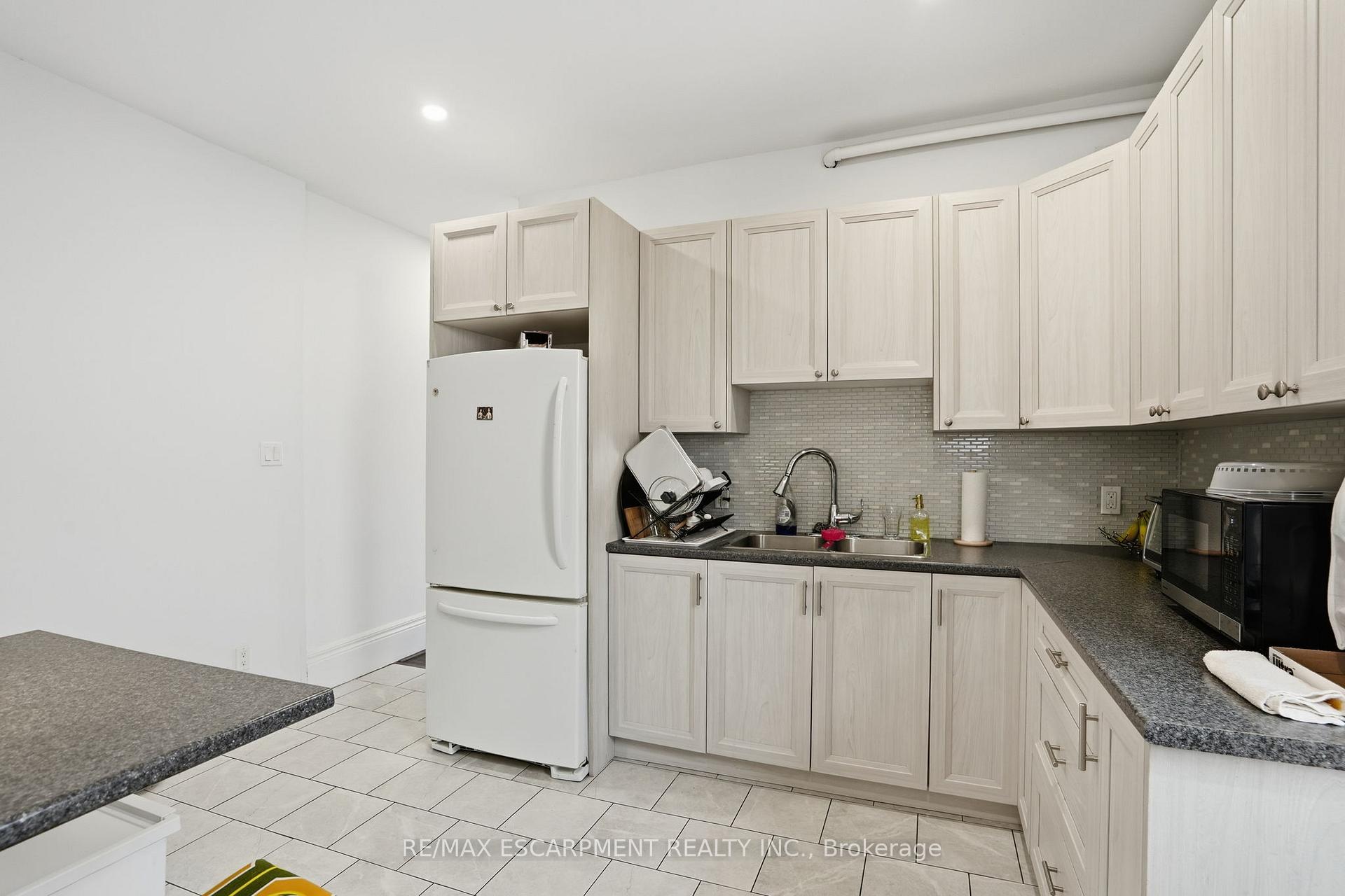 Photo 22 of 147 Emerald Street S, Hamilton, Stinson — HOMEH