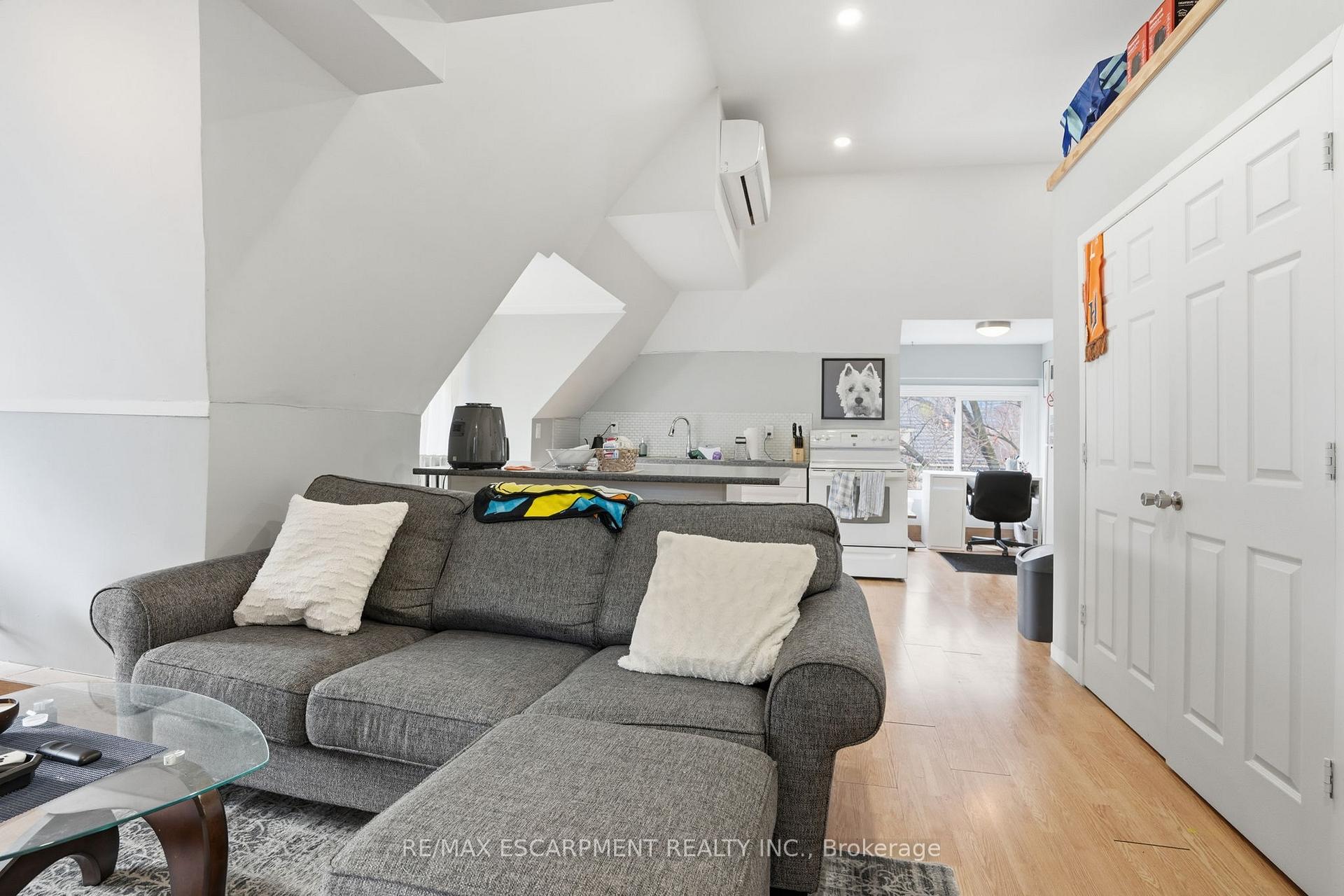 Photo 32 of 147 Emerald Street S, Hamilton, Stinson — HOMEH