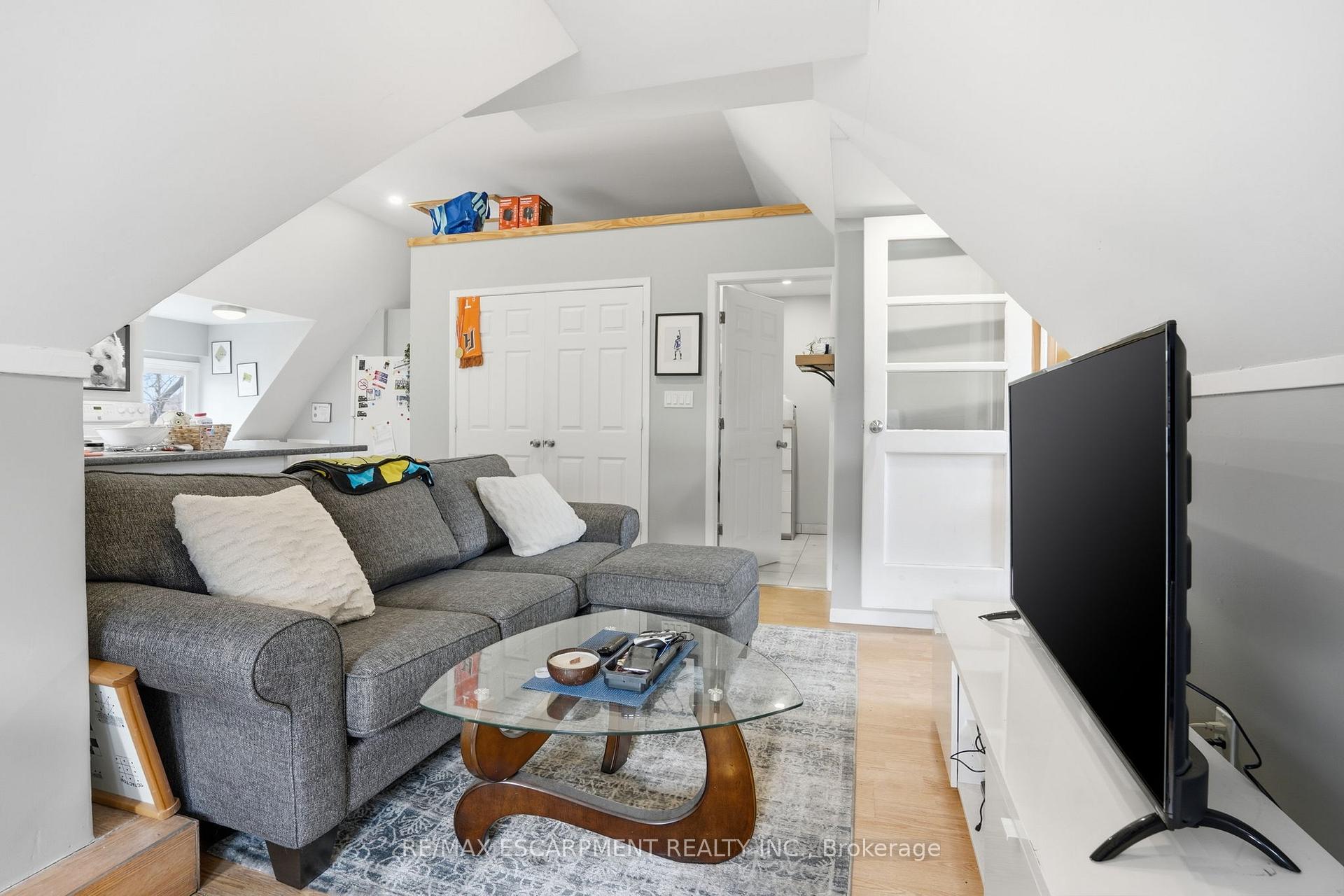 Photo 35 of 147 Emerald Street S, Hamilton, Stinson — HOMEH