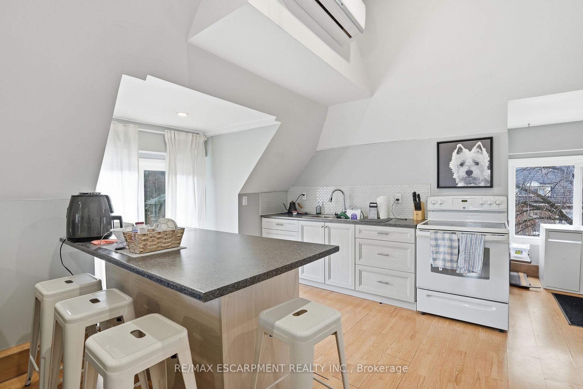 Photo 36 of 147 Emerald Street S, Hamilton, Stinson — HOMEH