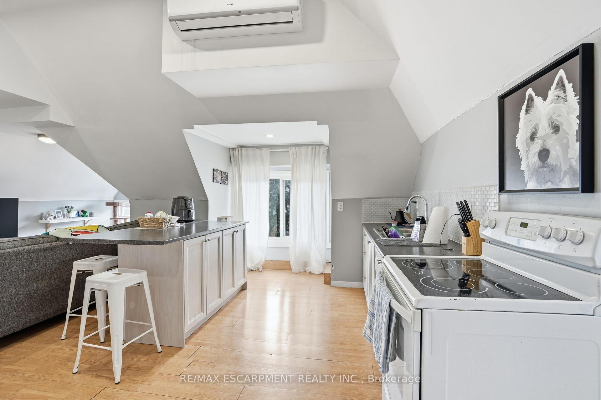 Photo 37 of 147 Emerald Street S, Hamilton, Stinson — HOMEH