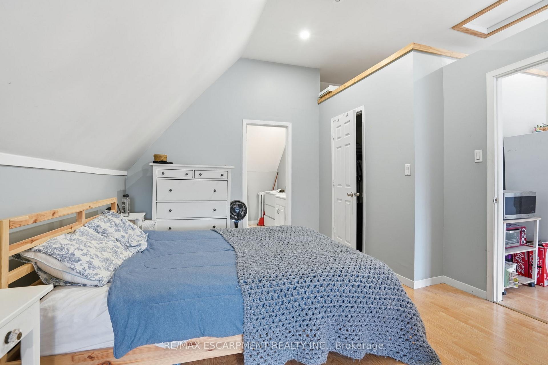 Photo 40 of 147 Emerald Street S, Hamilton, Stinson — HOMEH