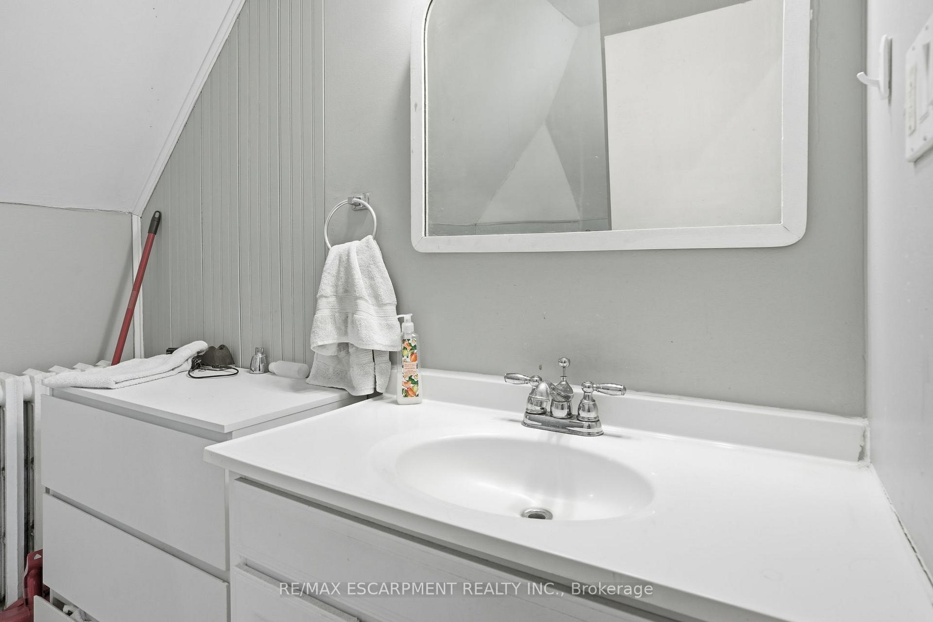 Photo 42 of 147 Emerald Street S, Hamilton, Stinson — HOMEH