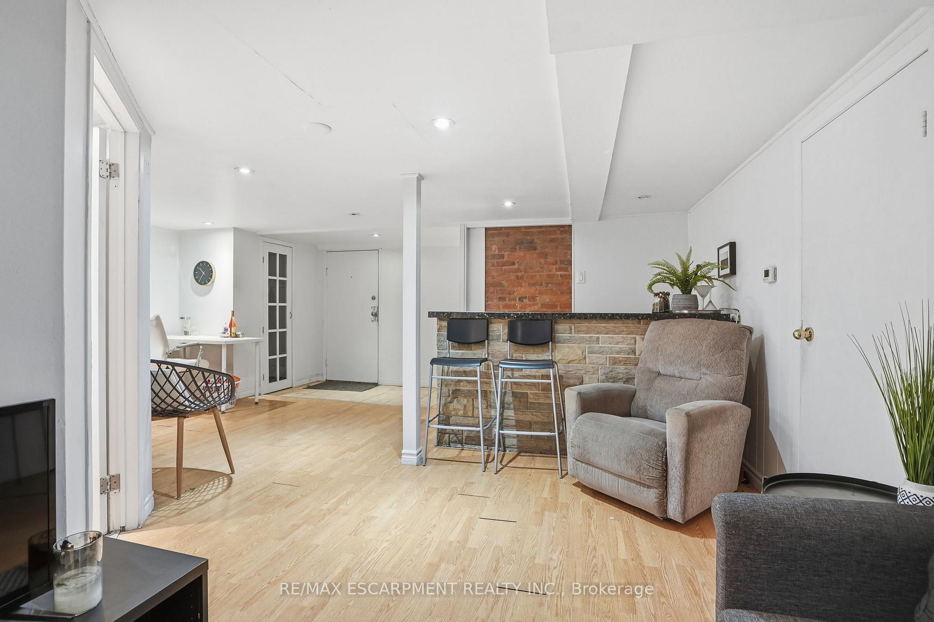 Photo 44 of 147 Emerald Street S, Hamilton, Stinson — HOMEH