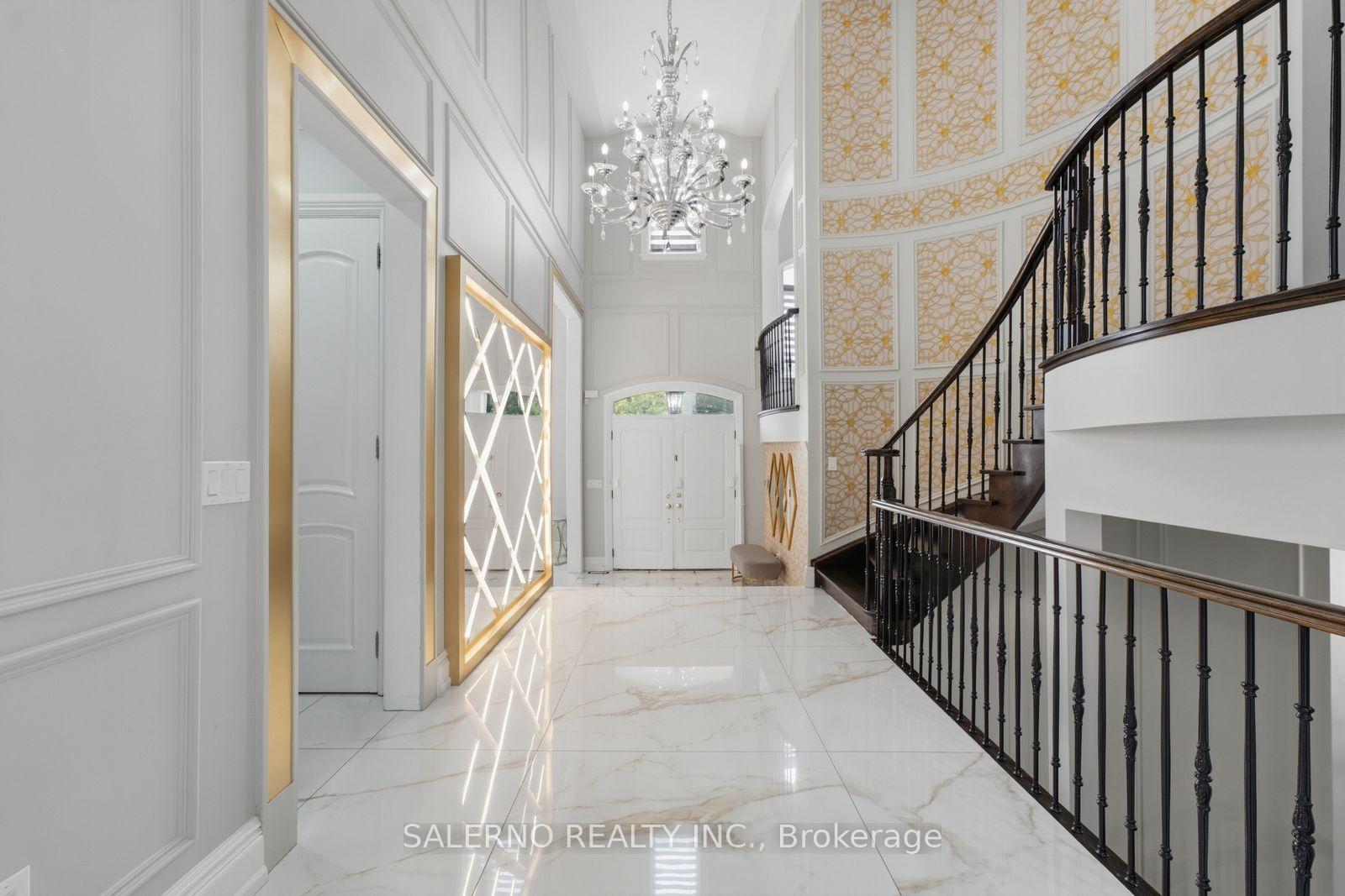 Photo 5 of 21 Autumn Wind Court, Vaughan, Kleinburg — HOMEH