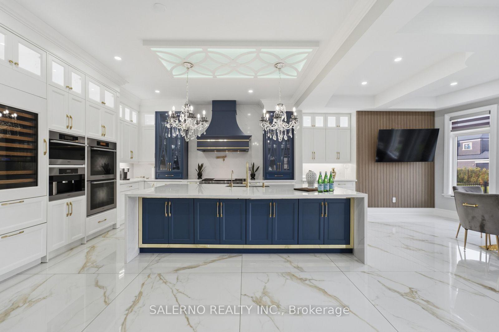 Photo 10 of 21 Autumn Wind Court, Vaughan, Kleinburg — HOMEH