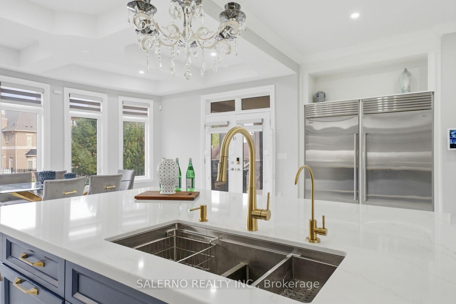 Photo 11 of 21 Autumn Wind Court, Vaughan, Kleinburg — HOMEH