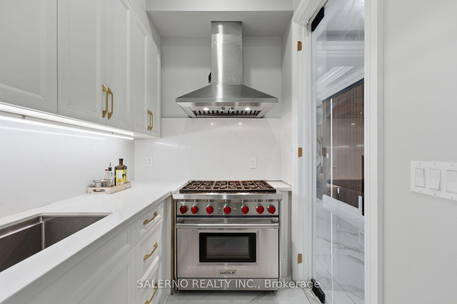 Photo 15 of 21 Autumn Wind Court, Vaughan, Kleinburg — HOMEH