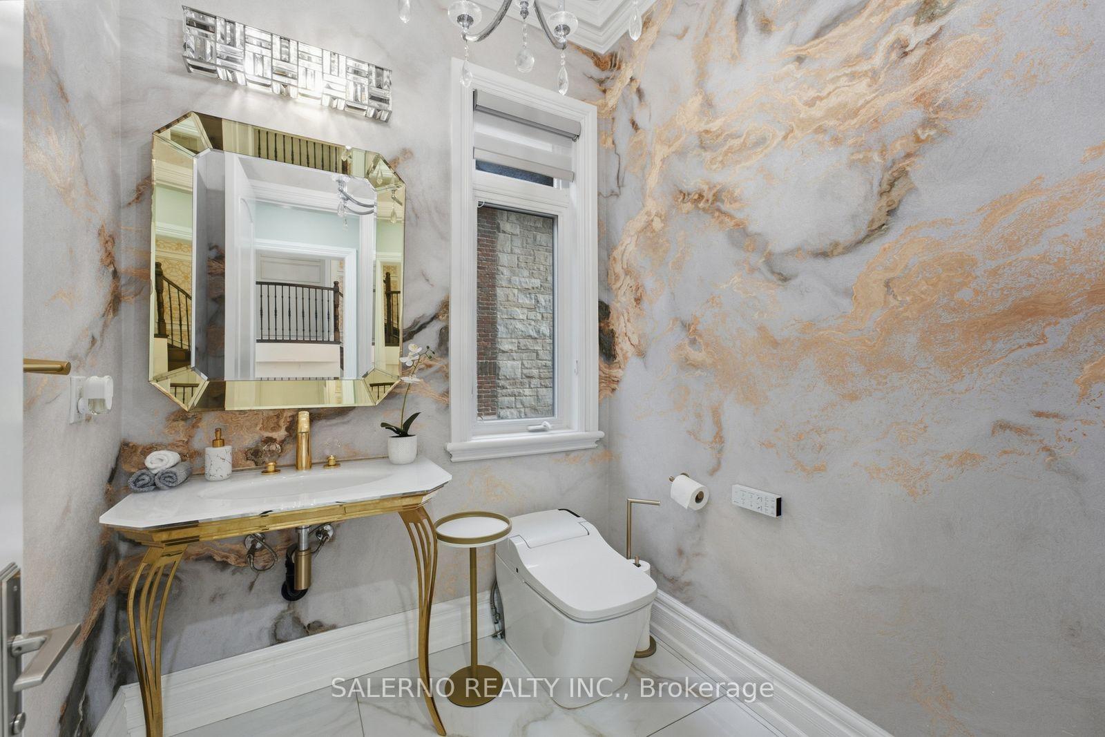 Photo 18 of 21 Autumn Wind Court, Vaughan, Kleinburg — HOMEH