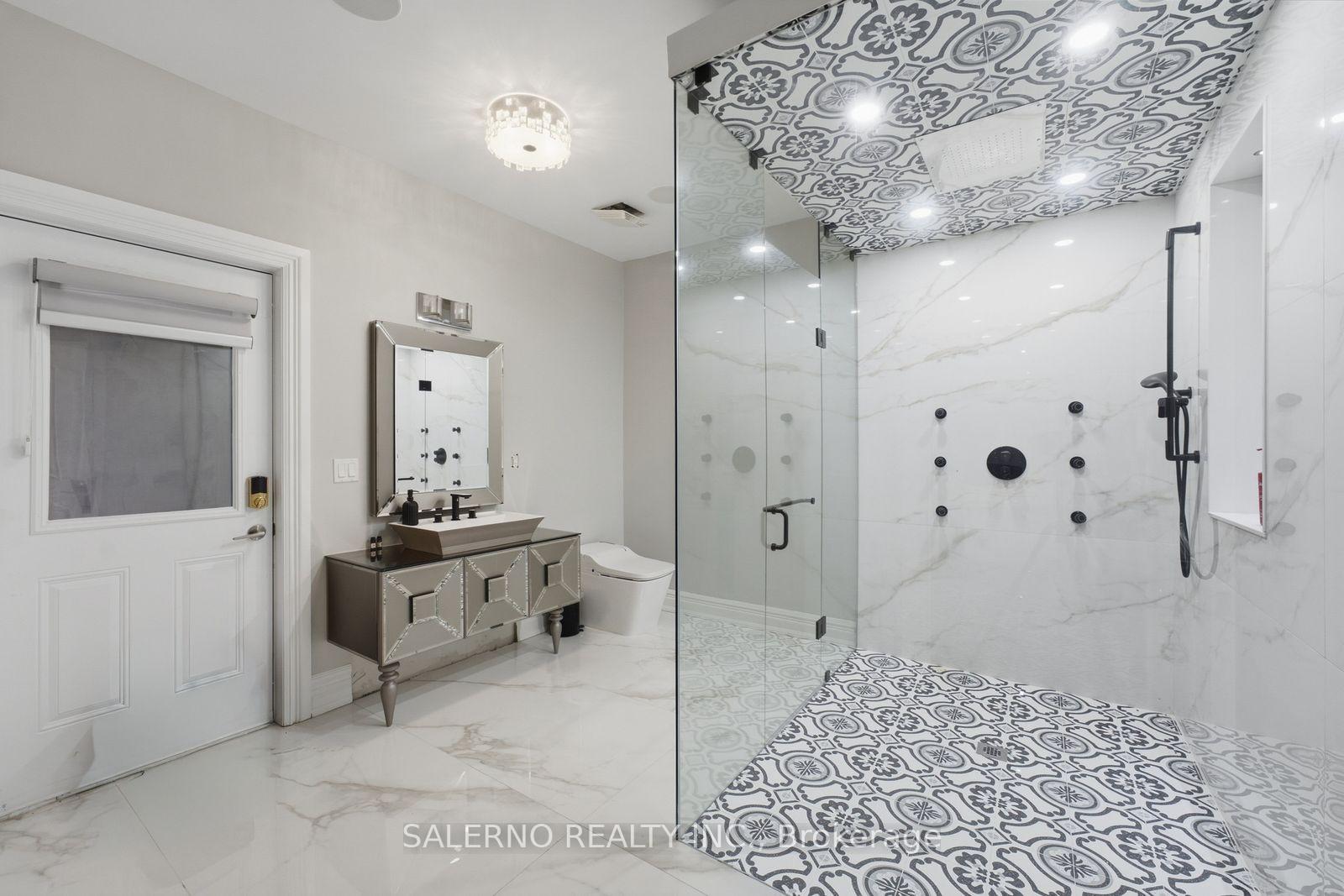 Photo 40 of 21 Autumn Wind Court, Vaughan, Kleinburg — HOMEH