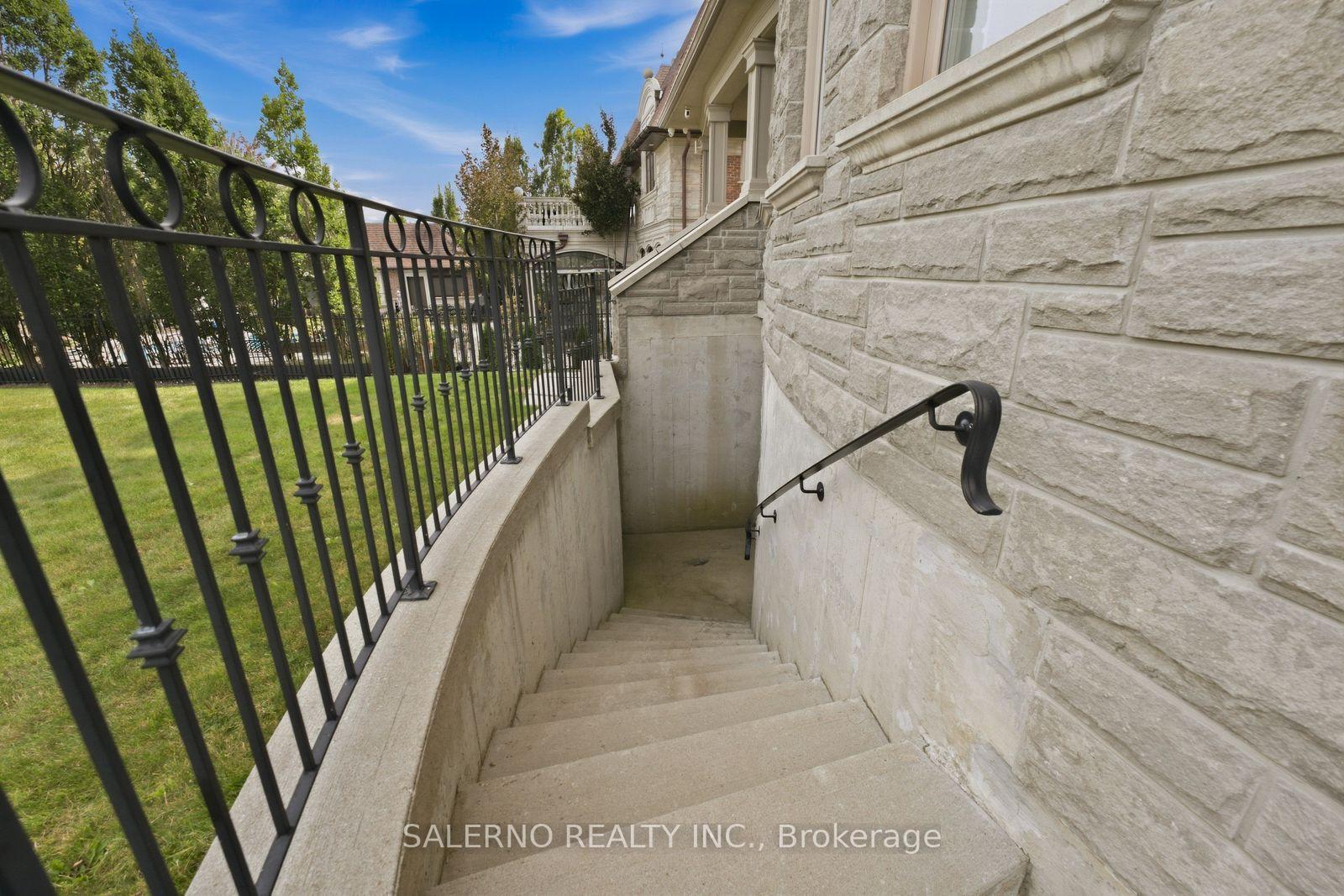 Photo 43 of 21 Autumn Wind Court, Vaughan, Kleinburg — HOMEH