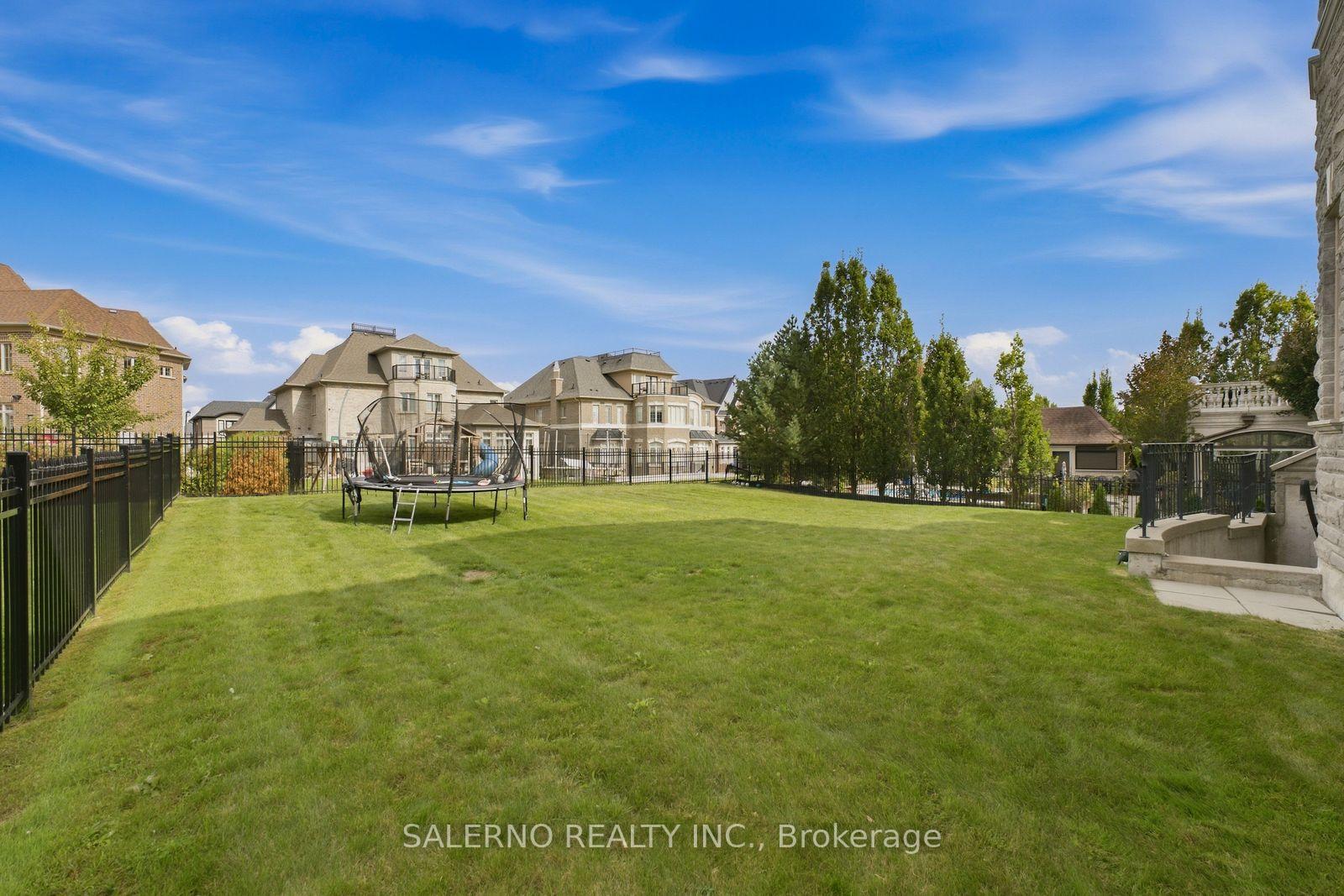 Photo 46 of 21 Autumn Wind Court, Vaughan, Kleinburg — HOMEH
