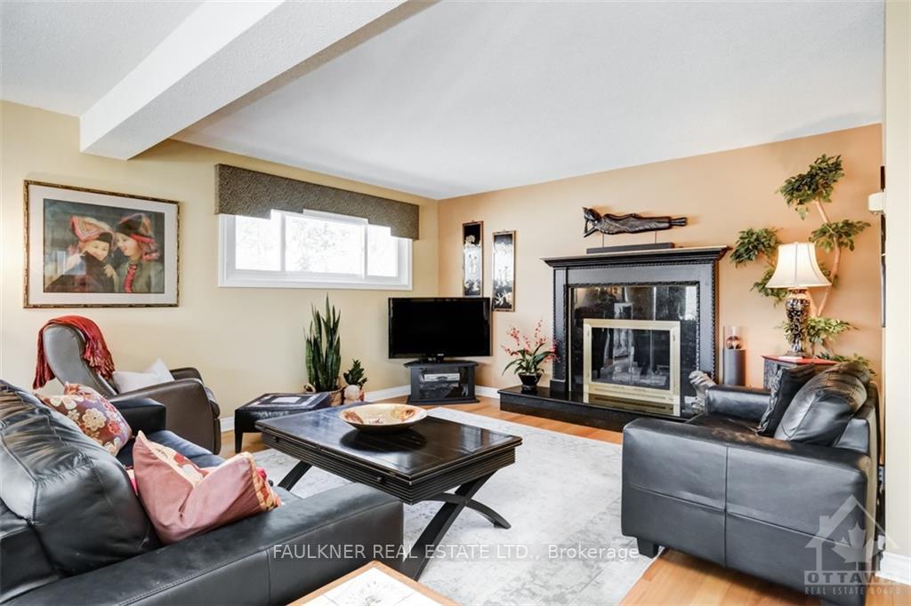 Photo 2 of 722 Echo Drive, Ottawa, Old Ottawa South — HOMEH