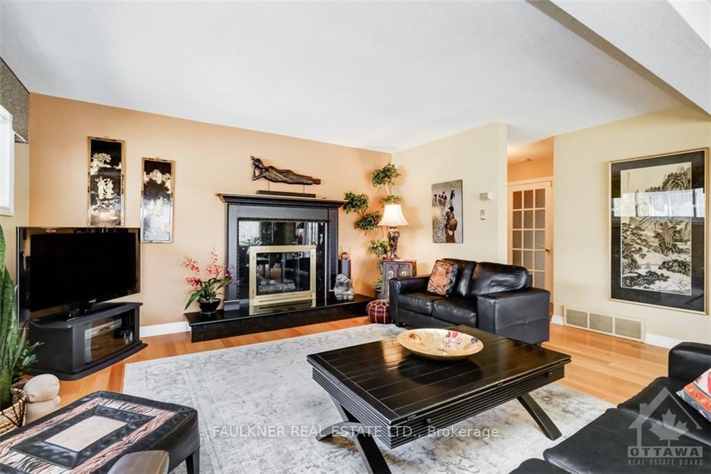 Photo 3 of 722 Echo Drive, Ottawa, Old Ottawa South — HOMEH