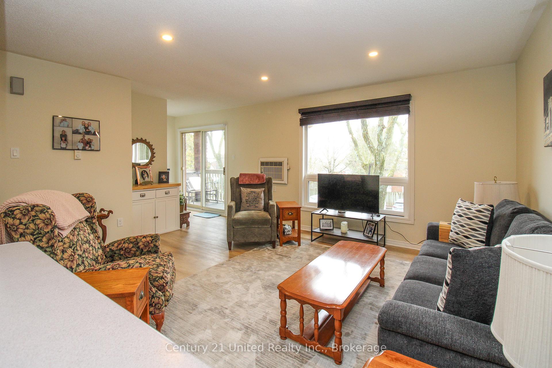 Photo 3 of Unit 204, 1110 Clonsilla Avenue, Peterborough, Otonabee Ward 1 — HOMEH