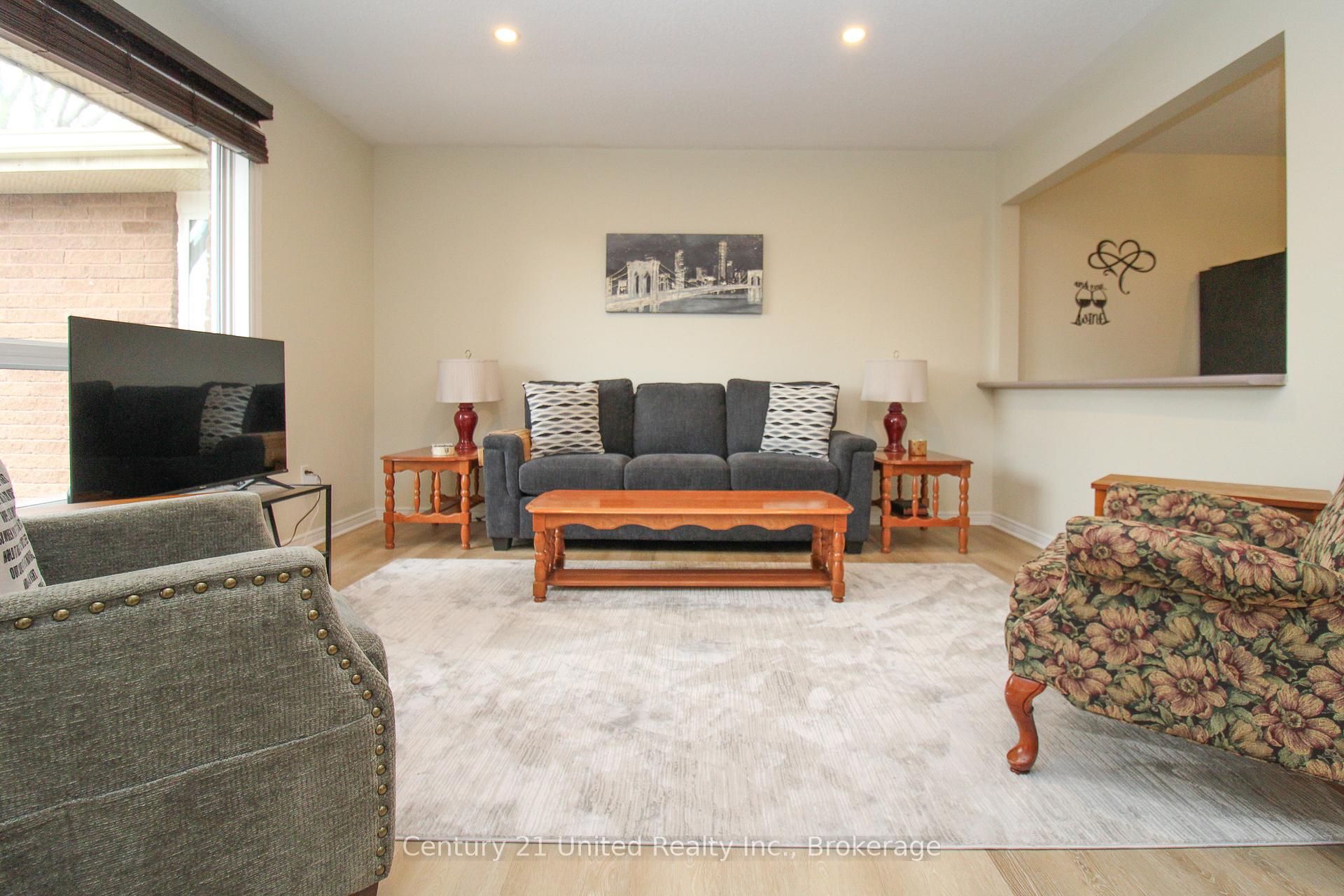 Photo 4 of Unit 204, 1110 Clonsilla Avenue, Peterborough, Otonabee Ward 1 — HOMEH