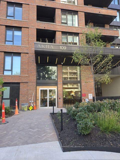 Photo of Unit 1009, 109 Erskine Avenue