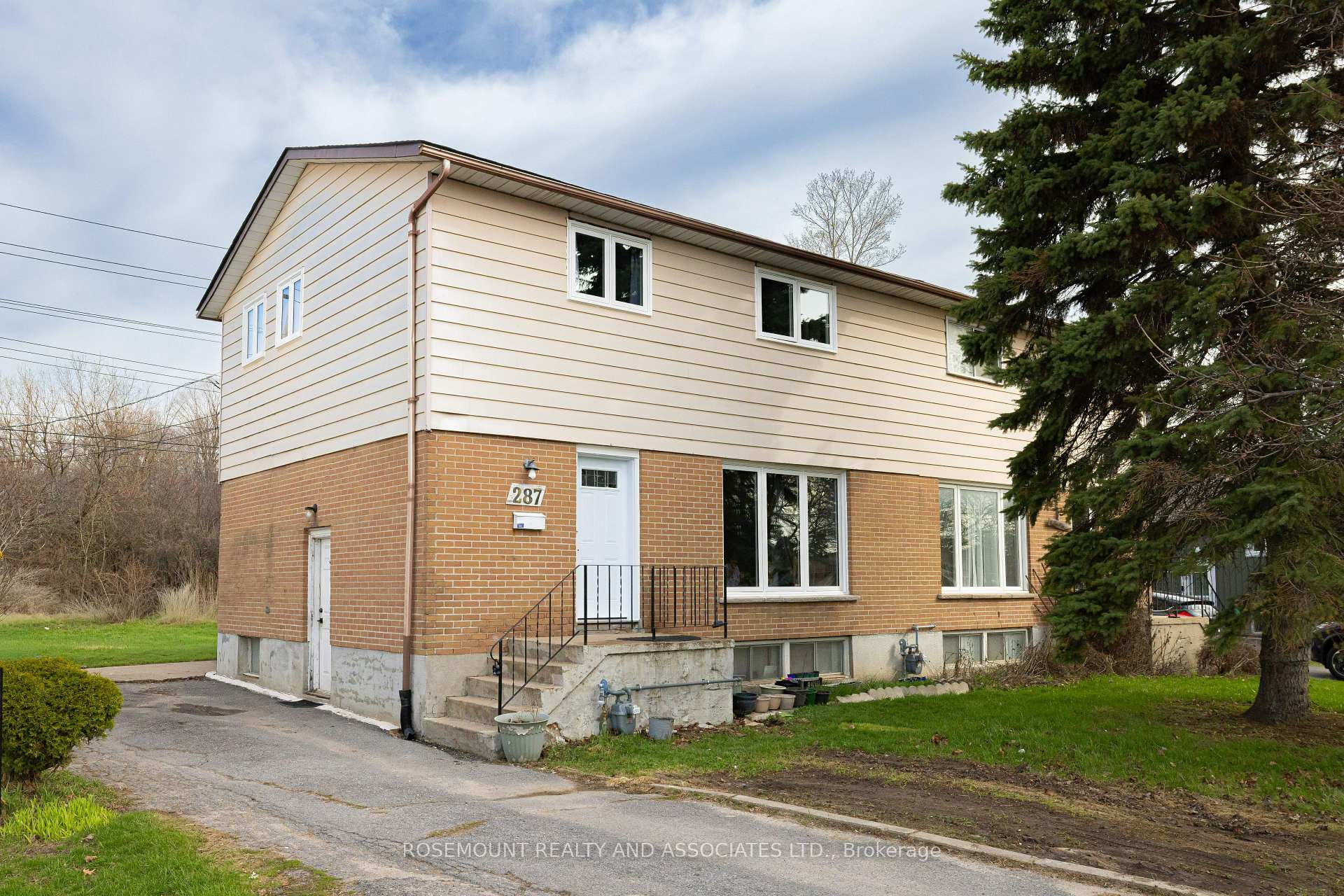 Photo 2 of 287 Sutherland Drive, Kingston, Rideau — HOMEH