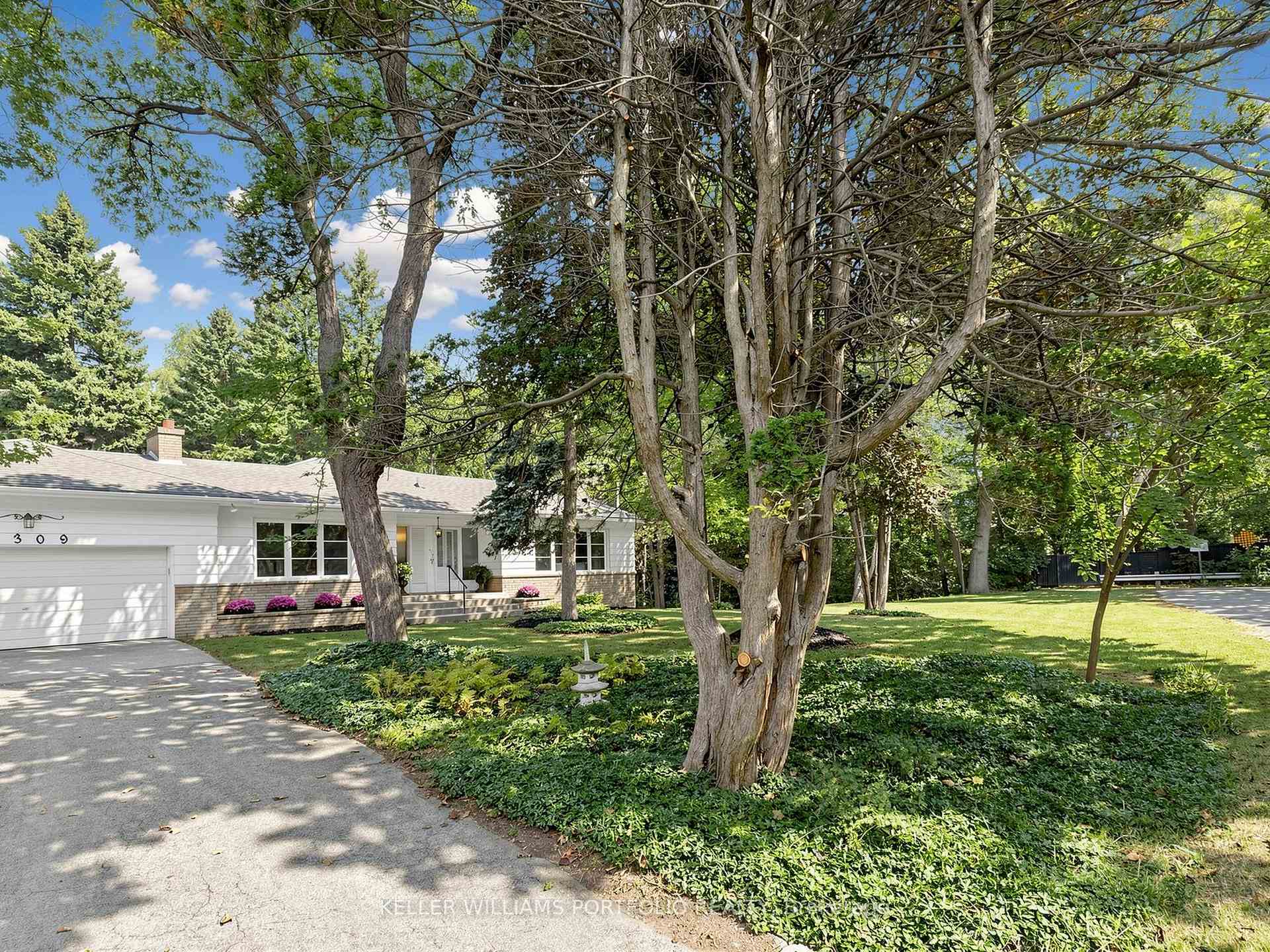 Photo 2 of 1309 Martley Drive E, Mississauga, Lorne Park — HOMEH
