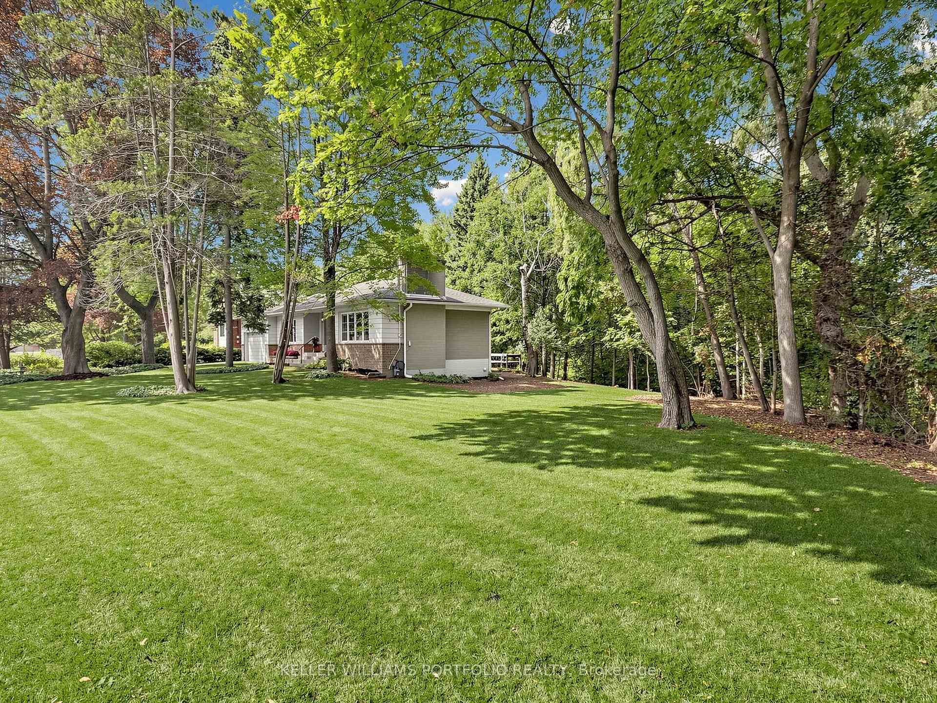 Photo 3 of 1309 Martley Drive E, Mississauga, Lorne Park — HOMEH