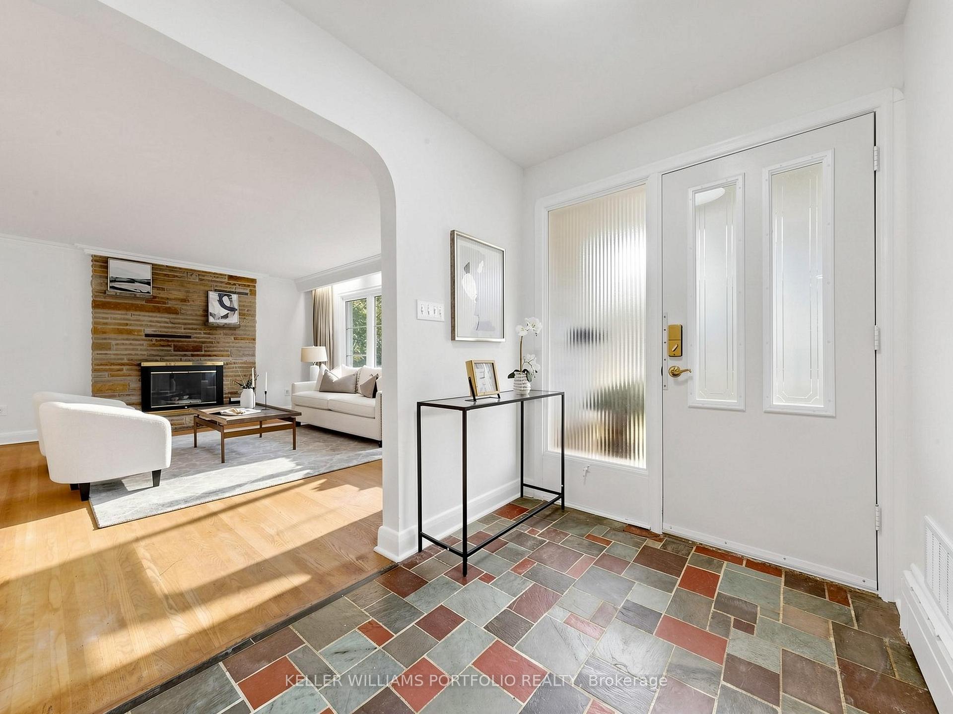 Photo 6 of 1309 Martley Drive E, Mississauga, Lorne Park — HOMEH