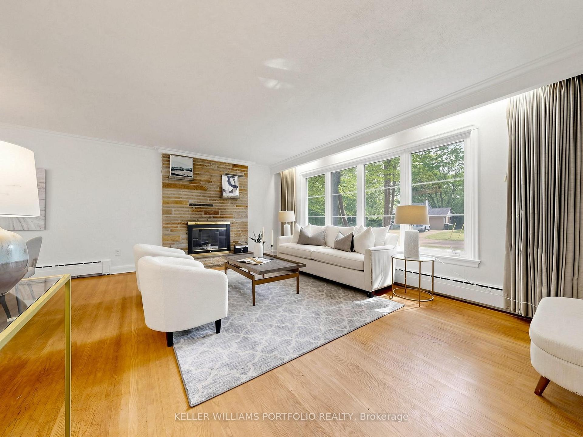Photo 7 of 1309 Martley Drive E, Mississauga, Lorne Park — HOMEH