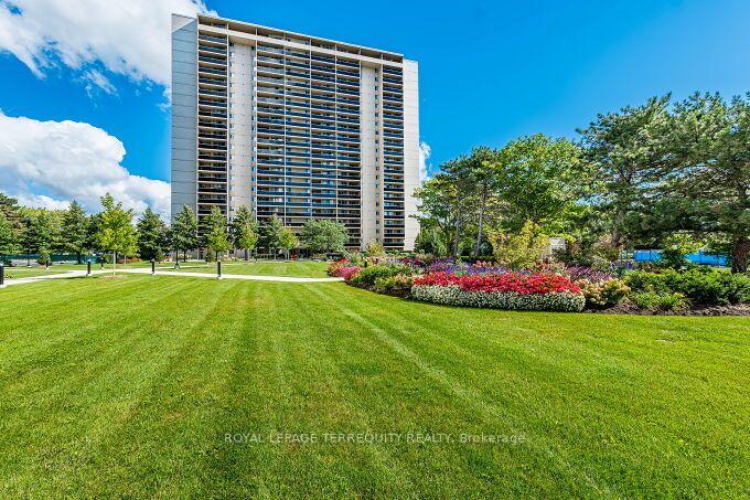 Photo 1 of Unit 1102, 812 Burnhamthorpe Road, Etobicoke, Markland Wood — HOMEH