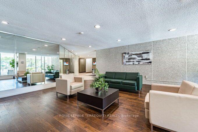 Photo 12 of Unit 1102, 812 Burnhamthorpe Road, Etobicoke, Markland Wood — HOMEH