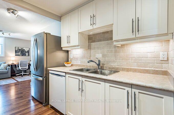 Photo 32 of Unit 1102, 812 Burnhamthorpe Road, Etobicoke, Markland Wood — HOMEH