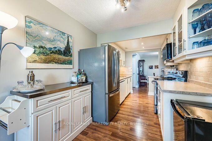 Photo 36 of Unit 1102, 812 Burnhamthorpe Road, Etobicoke, Markland Wood — HOMEH