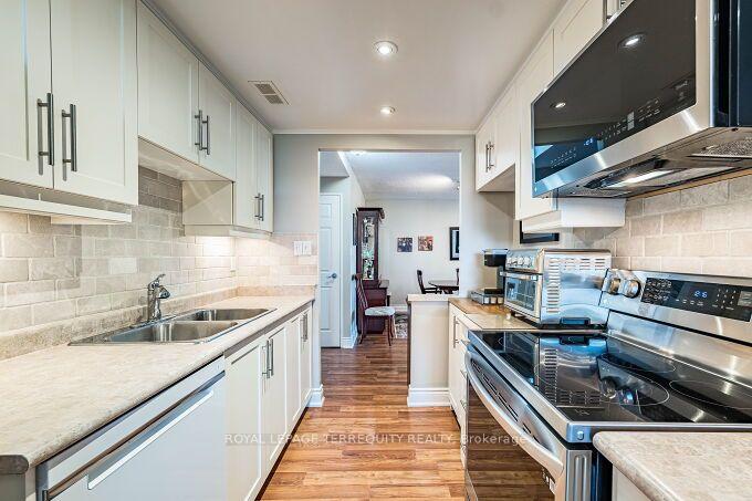 Photo 38 of Unit 1102, 812 Burnhamthorpe Road, Etobicoke, Markland Wood — HOMEH