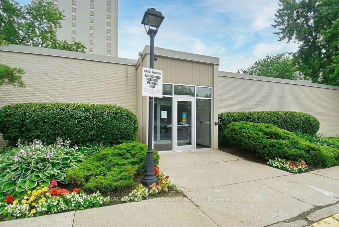 Photo 84 of Unit 1102, 812 Burnhamthorpe Road, Etobicoke, Markland Wood — HOMEH