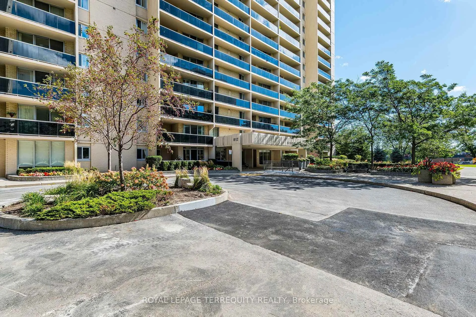 Photo 6 of Unit 1102, 812 Burnhamthorpe Road, Etobicoke, Markland Wood — HOMEH