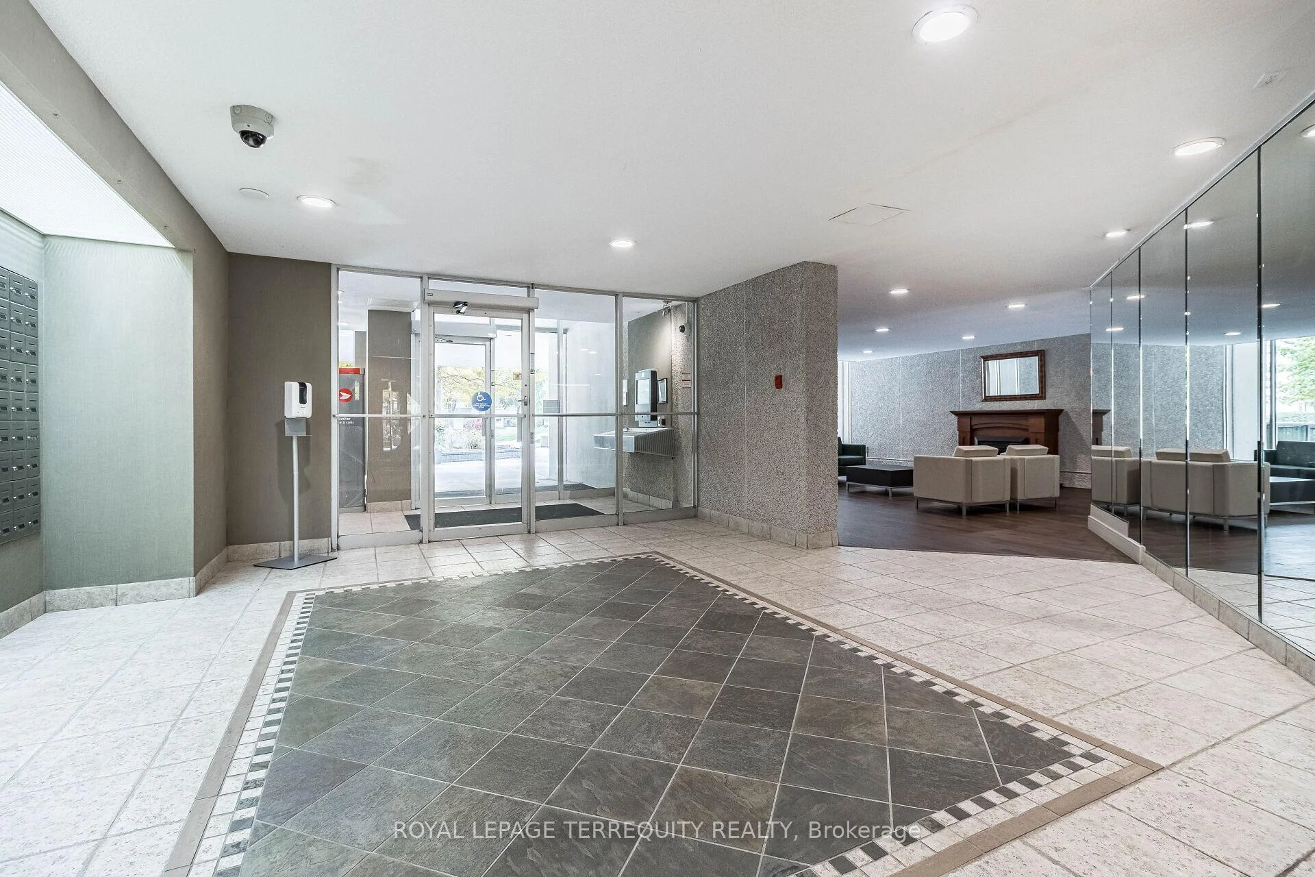 Photo 13 of Unit 1102, 812 Burnhamthorpe Road, Etobicoke, Markland Wood — HOMEH