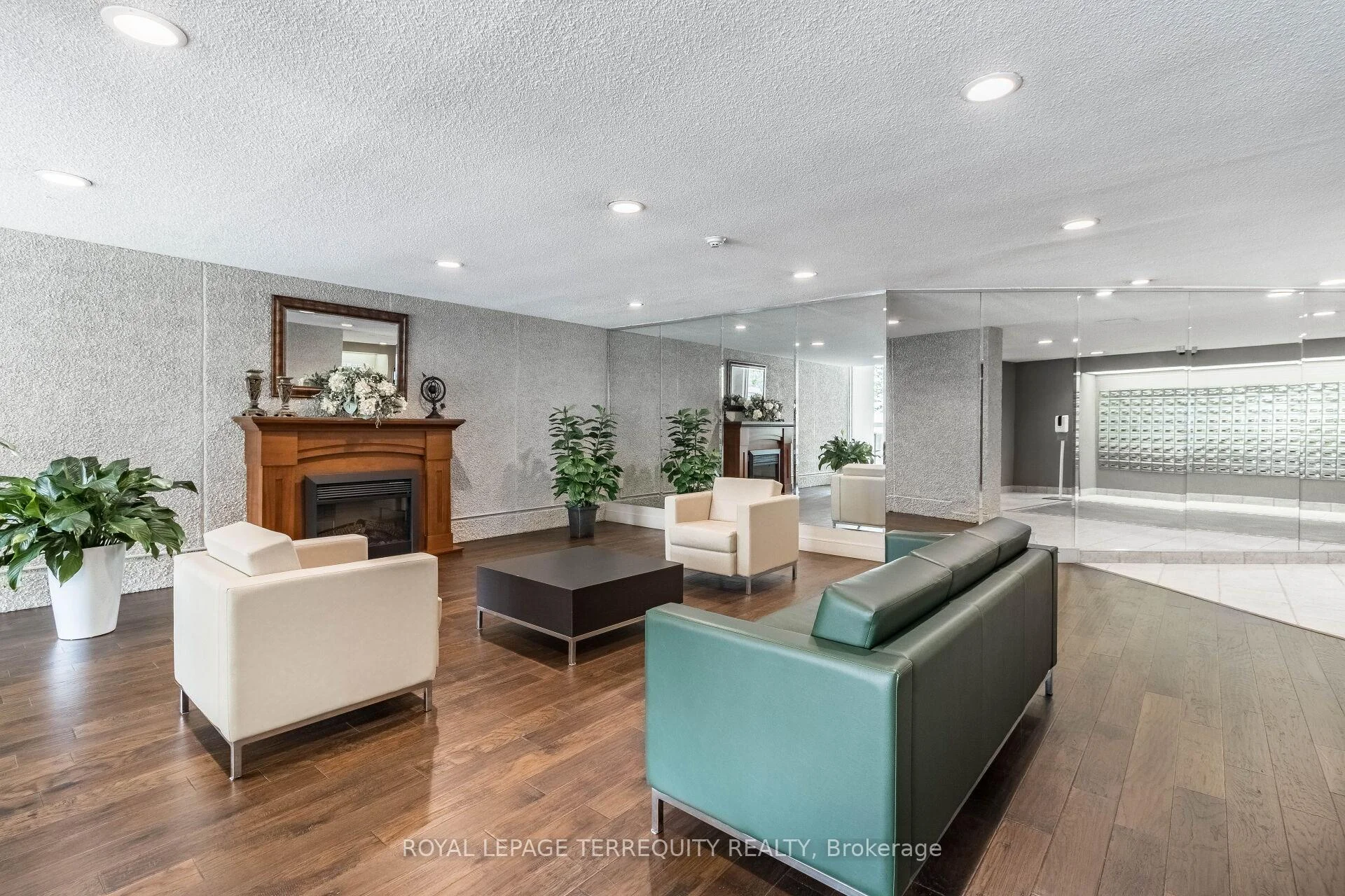 Photo 15 of Unit 1102, 812 Burnhamthorpe Road, Etobicoke, Markland Wood — HOMEH