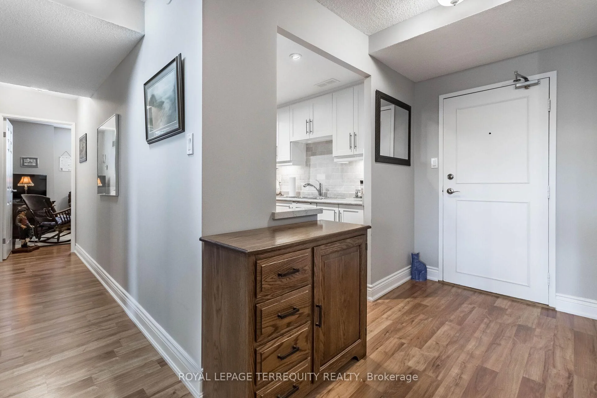 Photo 19 of Unit 1102, 812 Burnhamthorpe Road, Etobicoke, Markland Wood — HOMEH
