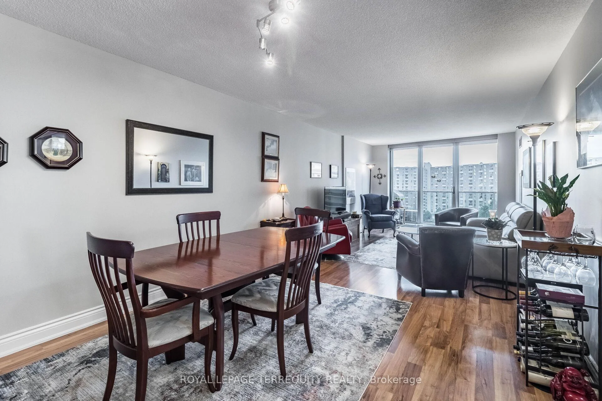 Photo 21 of Unit 1102, 812 Burnhamthorpe Road, Etobicoke, Markland Wood — HOMEH