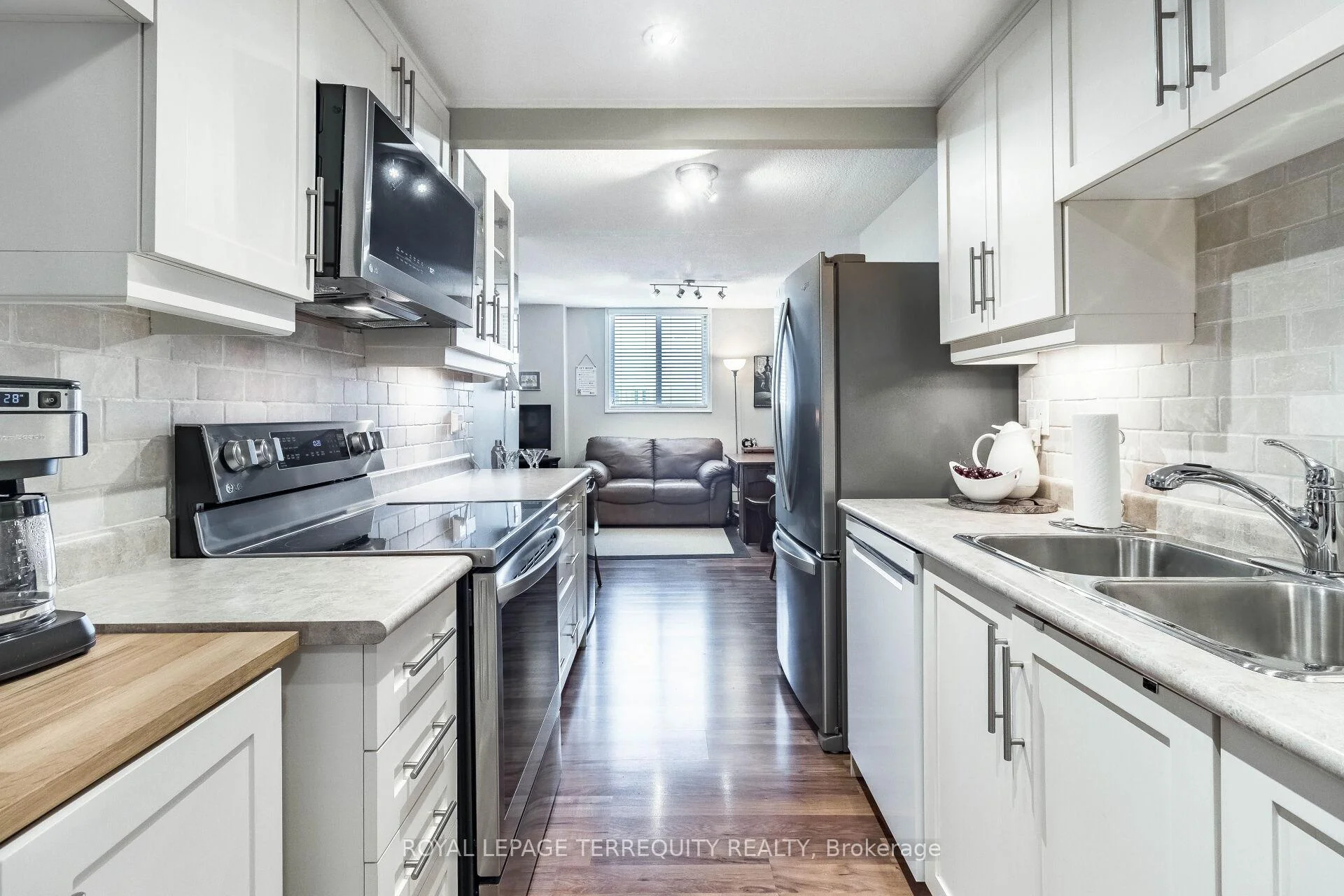 Photo 31 of Unit 1102, 812 Burnhamthorpe Road, Etobicoke, Markland Wood — HOMEH