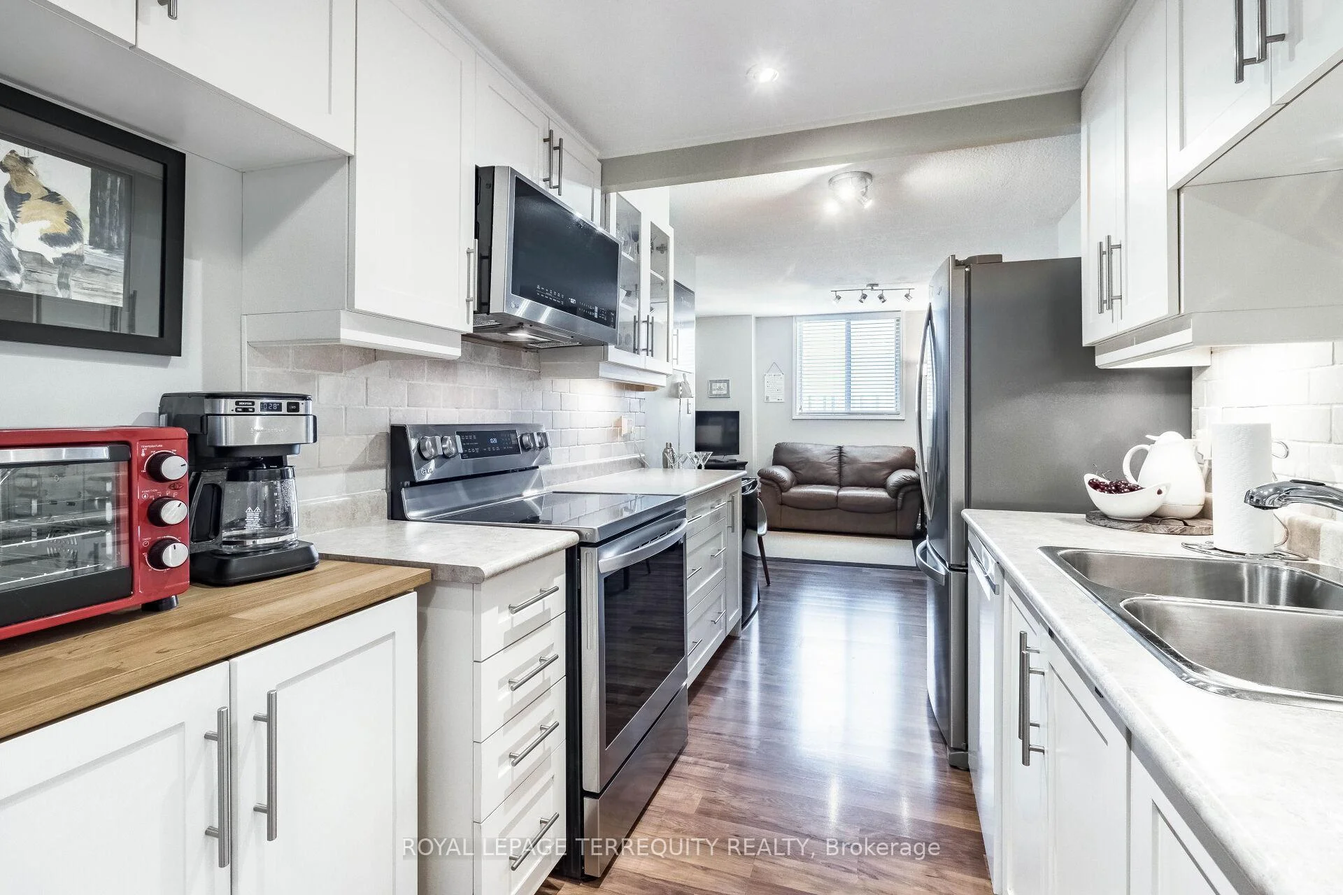 Photo 33 of Unit 1102, 812 Burnhamthorpe Road, Etobicoke, Markland Wood — HOMEH