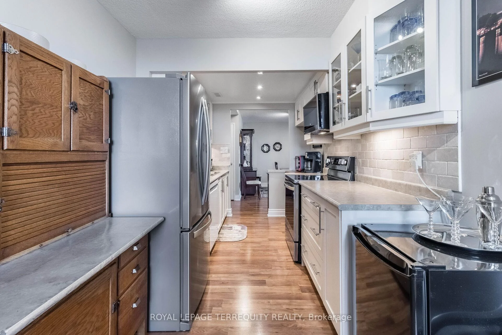 Photo 35 of Unit 1102, 812 Burnhamthorpe Road, Etobicoke, Markland Wood — HOMEH