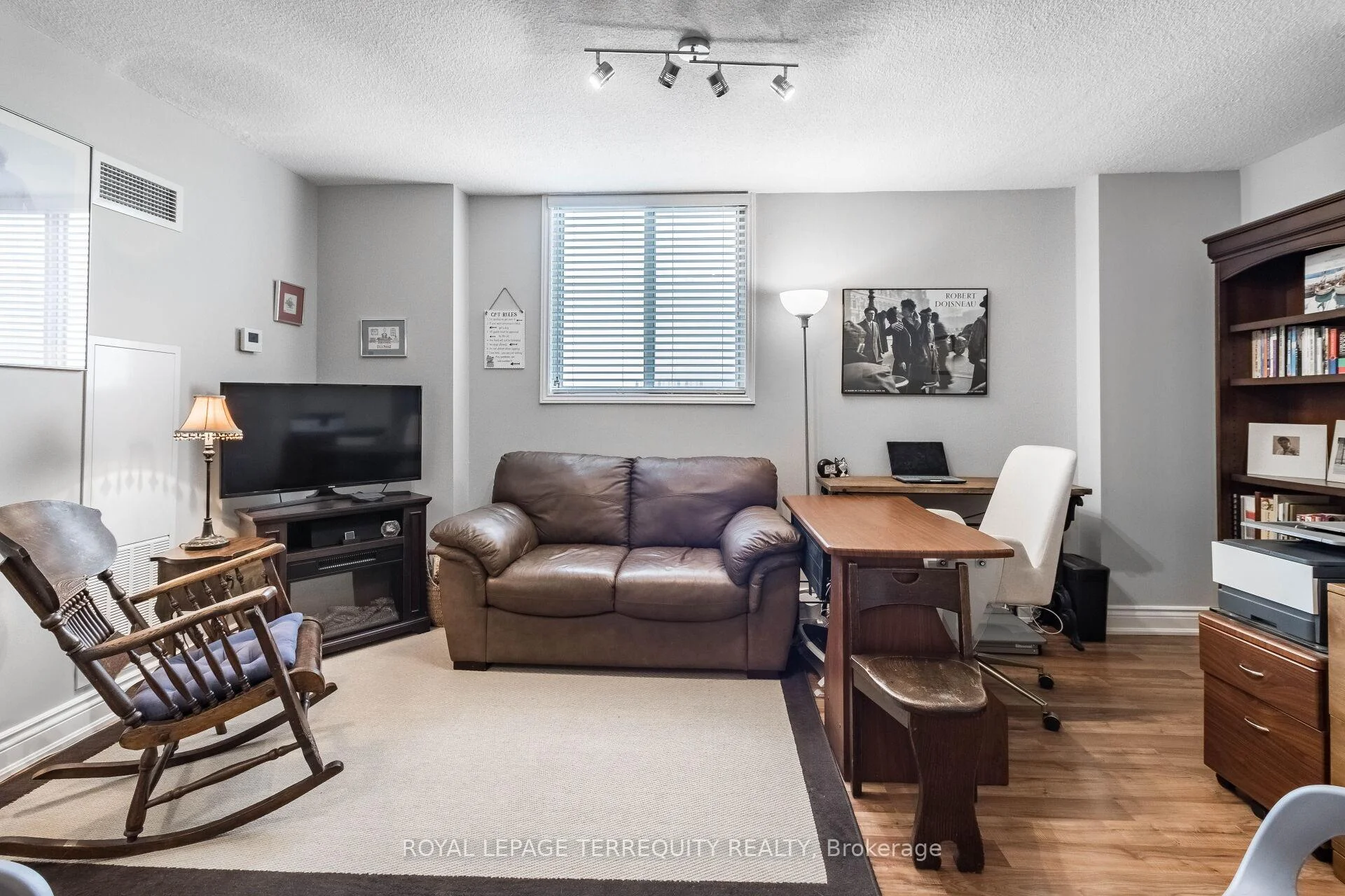 Photo 37 of Unit 1102, 812 Burnhamthorpe Road, Etobicoke, Markland Wood — HOMEH